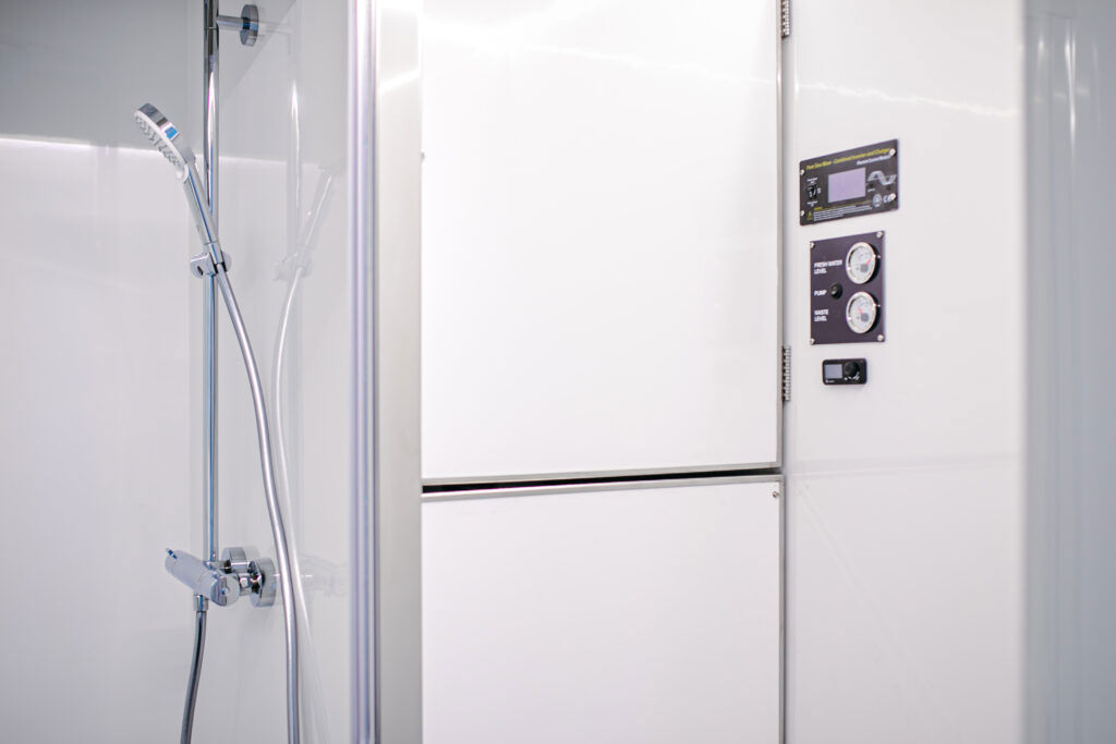 oase-410-htcatamarans-01